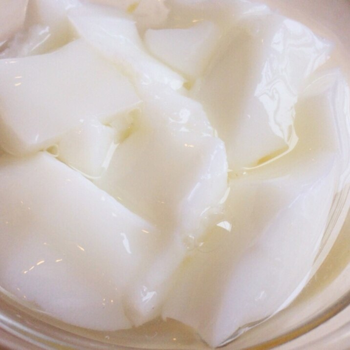 ぷるぷる!杏仁豆腐風ミルクゼリー